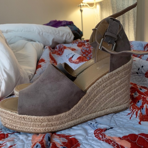 Suede wedge sandals - Picture 3 of 5